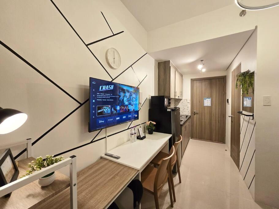 Apartment 1br Unit Condotel W Balcony Fame Residences -fm40 Manila